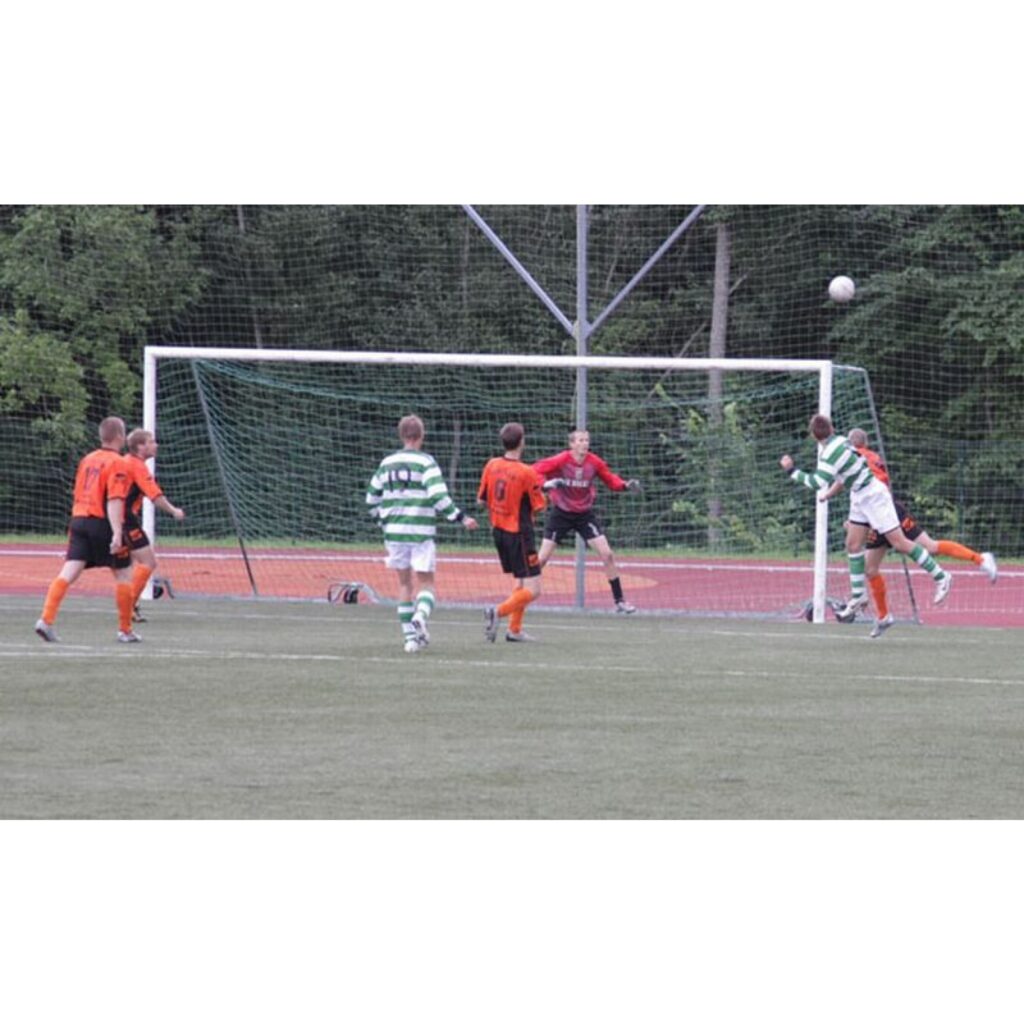 Notikušajā futbola mačā pret FK “Vecais Alberts”, kas ir pērnā gada Vidzemes 2. līgas labākā komanda, valcēnieši izcīnīja pārliecinošu uzvaru ar rezultātu 3:0.
Autors: Aldis Dubļāns
