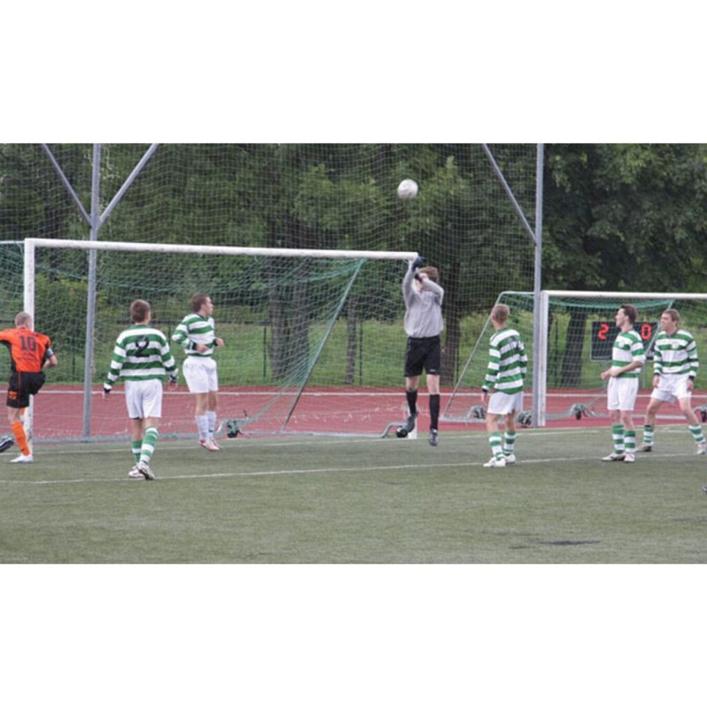 Notikušajā futbola mačā pret FK “Vecais Alberts”, kas ir pērnā gada Vidzemes 2. līgas labākā komanda, valcēnieši izcīnīja pārliecinošu uzvaru ar rezultātu 3:0.
Autors: Aldis Dubļāns