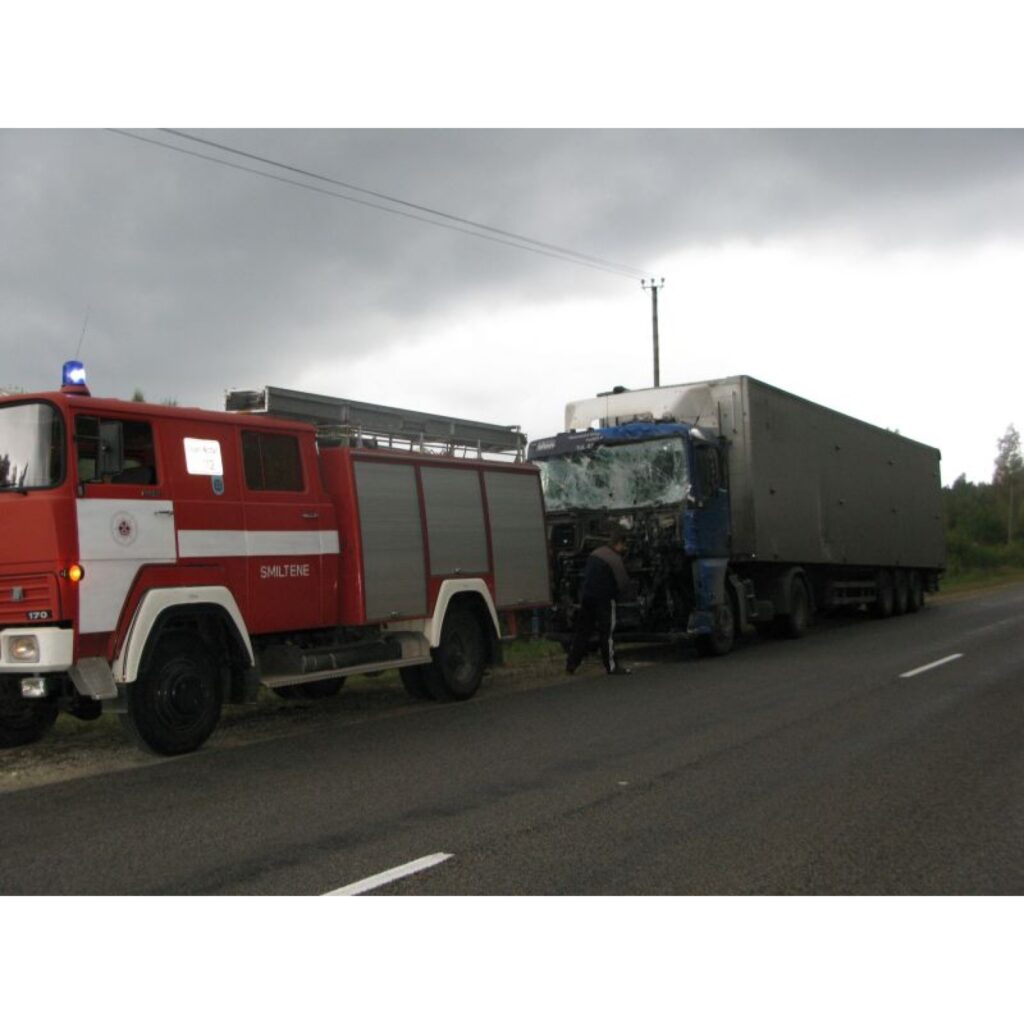 Smaga autoavārija šorīt notikusi uz autoceļa Smiltene - Gulbene. Divu smago automašīnu sadursme notikusi Launkalnes pagastā pie Vārniņām. Negadījumā ir viens bojā gājušais un cietušie. Notikuma vietā strādā Valsts Ugunsdzēsības un...
Autors: Santa Sinka