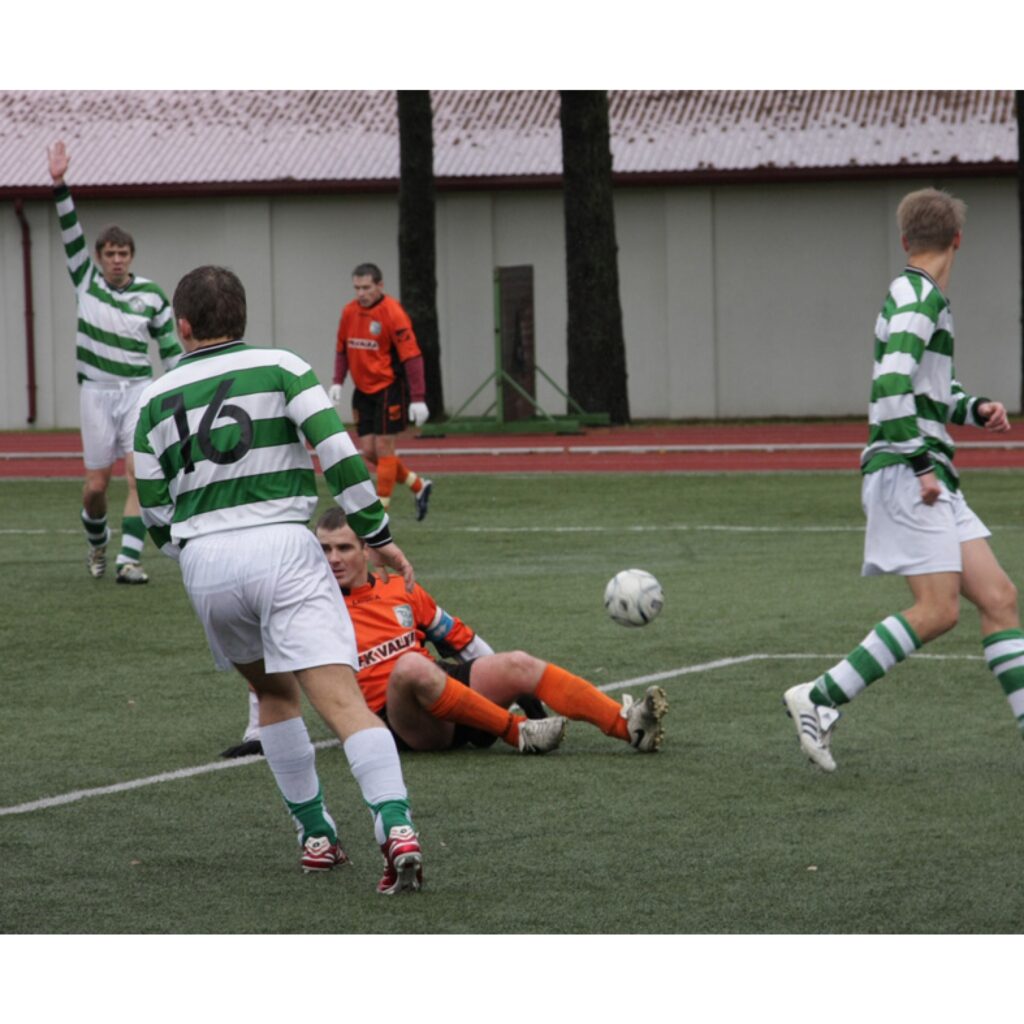 Latvijas kausa izcīņas futbolā 1. kārtā FK "Valka" sportisti pārliecinoši ar 5:1 pieveica spēcīgo FK "Alberts" no Rīgas. Nākamie pretinieki, visticamāk, būs stiprāki.
Autors: Aldis Dubļāns
