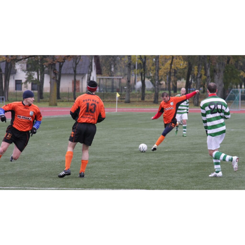 Latvijas kausa izcīņas futbolā 1. kārtā FK "Valka" sportisti pārliecinoši ar 5:1 pieveica spēcīgo FK "Alberts" no Rīgas. Nākamie pretinieki, visticamāk, būs stiprāki.
Autors: Aldis Dubļāns