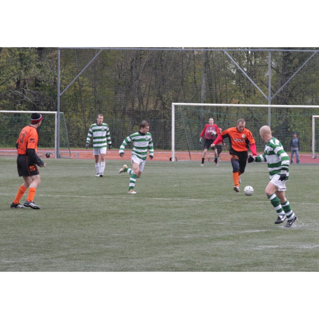 Latvijas kausa izcīņas futbolā 1. kārtā FK "Valka" sportisti pārliecinoši ar 5:1 pieveica spēcīgo FK "Alberts" no Rīgas. Nākamie pretinieki, visticamāk, būs stiprāki.
Autors: Aldis Dubļāns