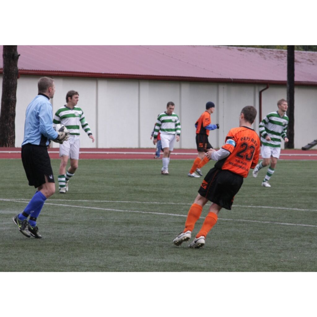 Latvijas kausa izcīņas futbolā 1. kārtā FK "Valka" sportisti pārliecinoši ar 5:1 pieveica spēcīgo FK "Alberts" no Rīgas. Nākamie pretinieki, visticamāk, būs stiprāki.
Autors: Aldis Dubļāns