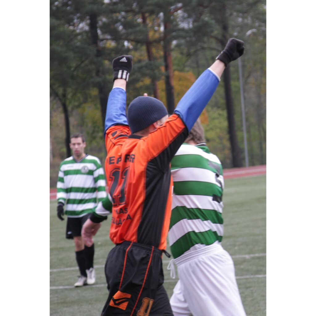 Latvijas kausa izcīņas futbolā 1. kārtā FK "Valka" sportisti pārliecinoši ar 5:1 pieveica spēcīgo FK "Alberts" no Rīgas. Nākamie pretinieki, visticamāk, būs stiprāki.
Autors: Aldis Dubļāns