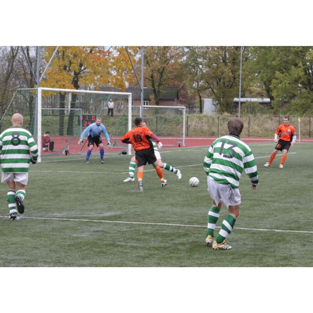 Latvijas kausa izcīņas futbolā 1. kārtā FK "Valka" sportisti pārliecinoši ar 5:1 pieveica spēcīgo FK "Alberts" no Rīgas. Nākamie pretinieki, visticamāk, būs stiprāki.
Autors: Aldis Dubļāns