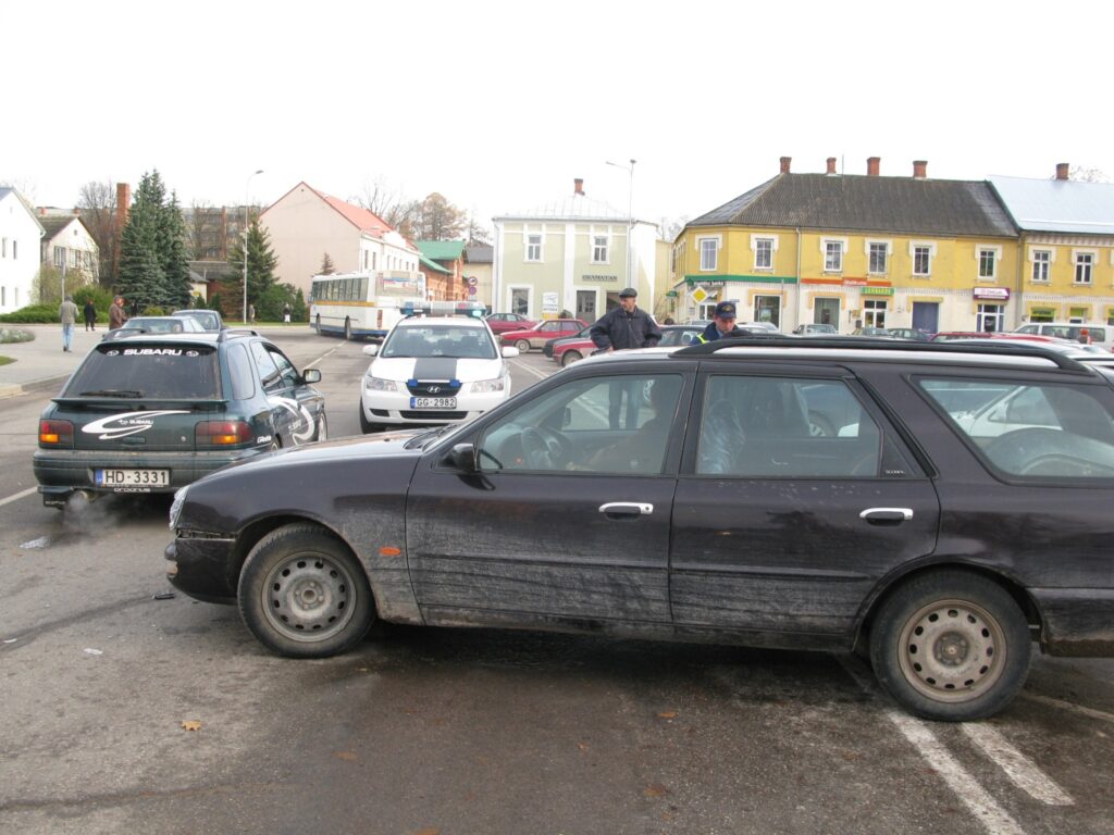 Smiltenes centrā piektdien sadūrās automašīnas “Subaru” un “Ford” (attēlā). Pirmdien no rīta kārtējais ceļu satiksmes negadījums notika pilsētas “melnajā punktā”.
Autors: Sandra Pētersone