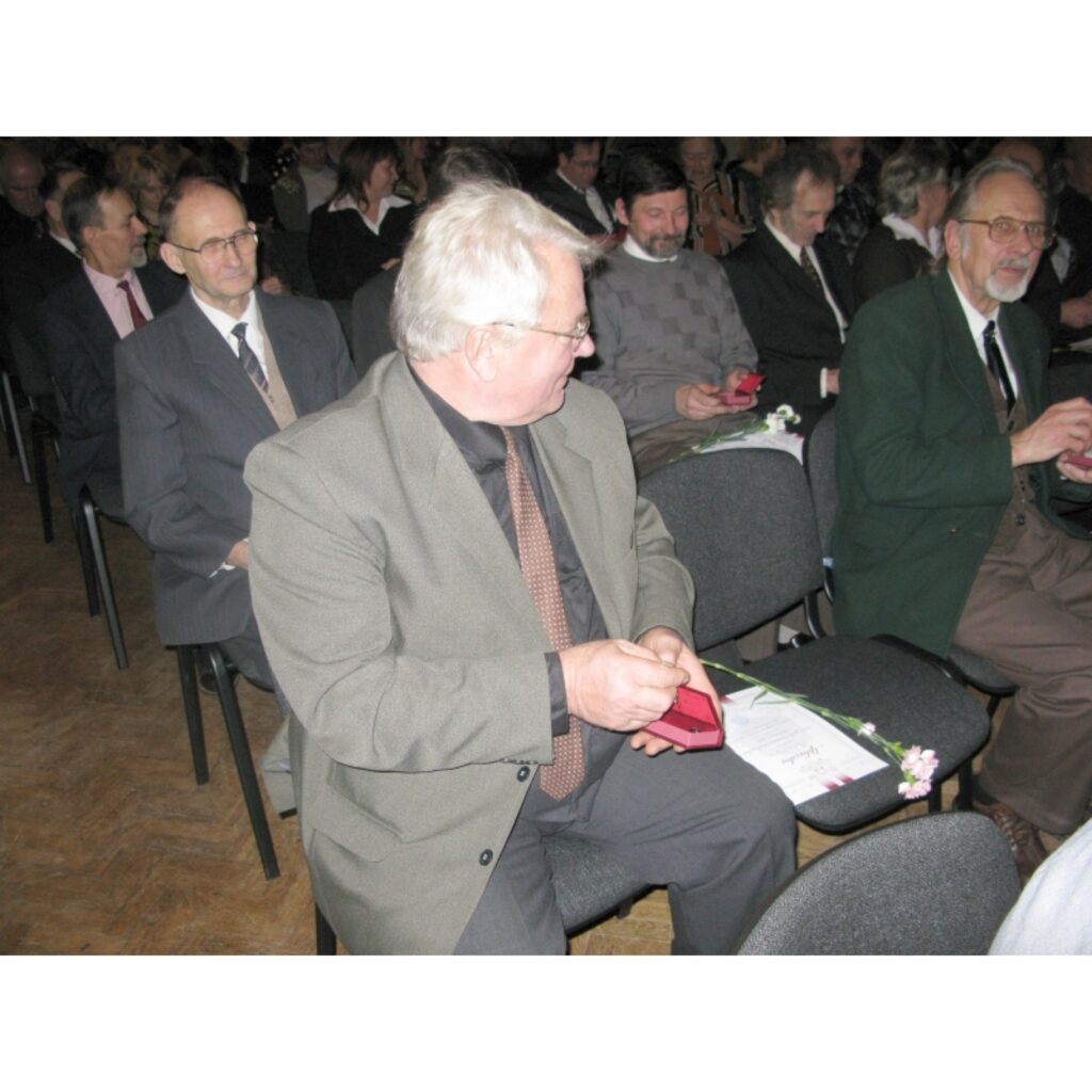 1991. gada barikāžu dalībnieka piemiņas zīme ir Latvijas valsts apbalvojums, kas izveidots, lai godinātu aktīvos Latvijas neatkarības aizstāvjus par 1991. gada janvārī un augustā parādīto drošsirdību, pašaizliedzību un iniciatīvu, par...
Autors: Sarmīte Ozola