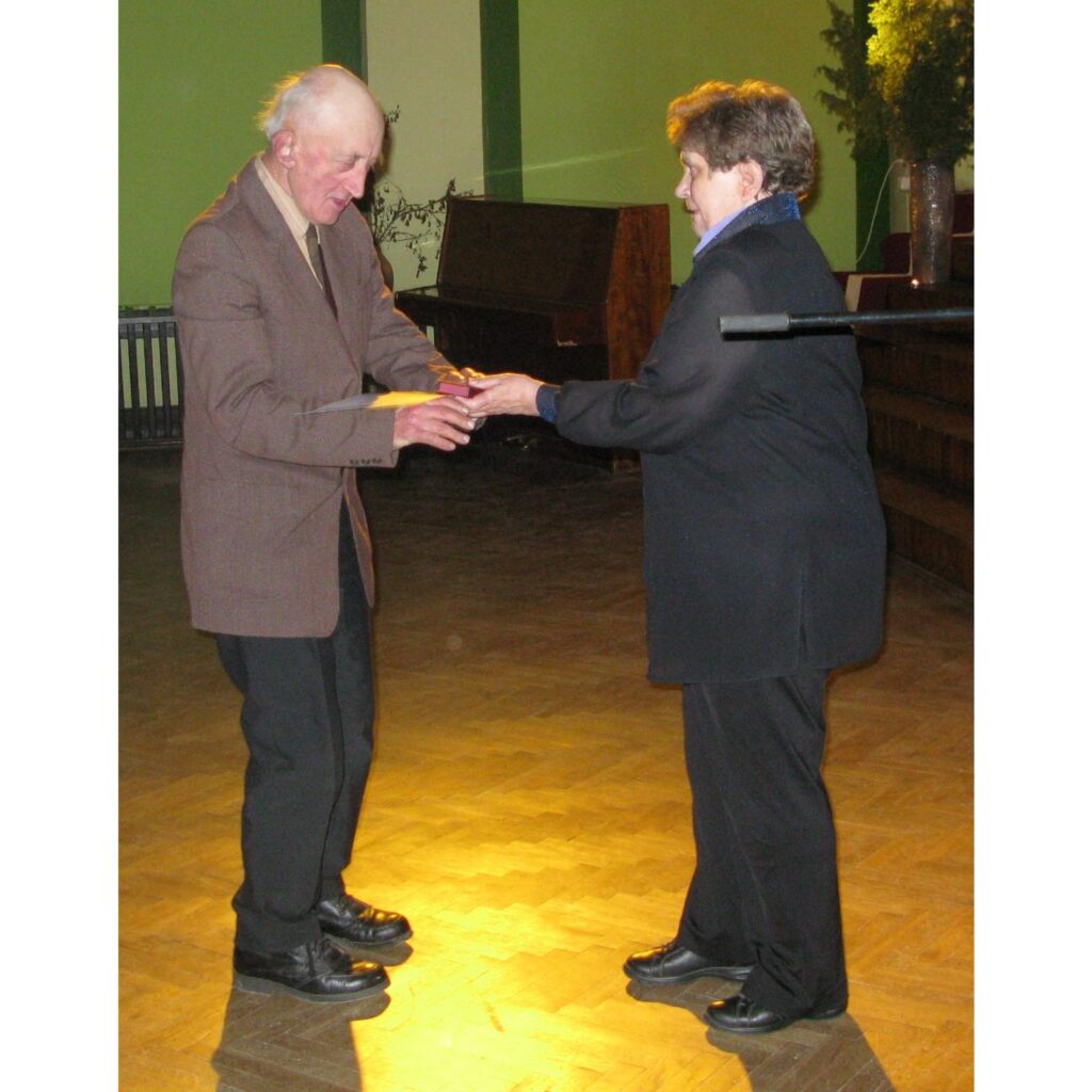 1991. gada barikāžu dalībnieka piemiņas zīme ir Latvijas valsts apbalvojums, kas izveidots, lai godinātu aktīvos Latvijas neatkarības aizstāvjus par 1991. gada janvārī un augustā parādīto drošsirdību, pašaizliedzību un iniciatīvu, par...
Autors: Sarmīte Ozola