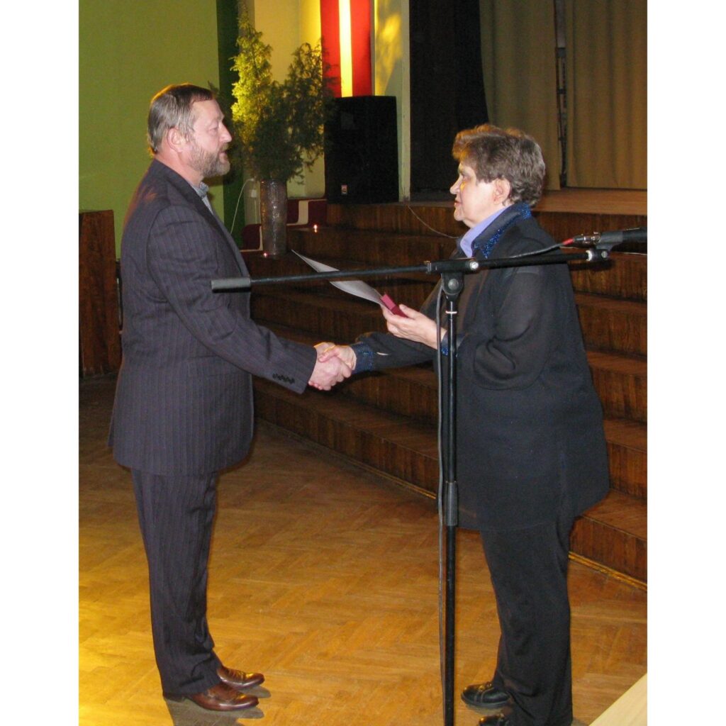 1991. gada barikāžu dalībnieka piemiņas zīme ir Latvijas valsts apbalvojums, kas izveidots, lai godinātu aktīvos Latvijas neatkarības aizstāvjus par 1991. gada janvārī un augustā parādīto drošsirdību, pašaizliedzību un iniciatīvu, par...
Autors: Sarmīte Ozola