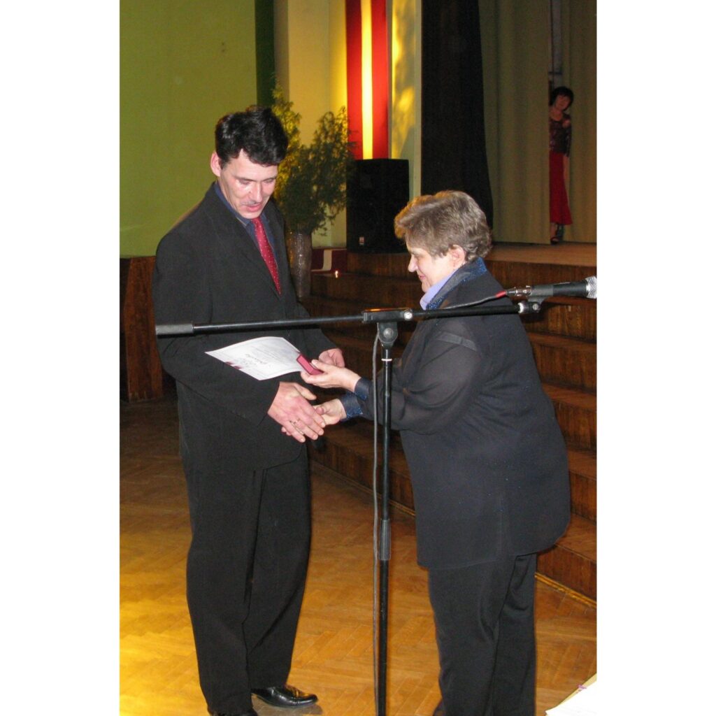 1991. gada barikāžu dalībnieka piemiņas zīme ir Latvijas valsts apbalvojums, kas izveidots, lai godinātu aktīvos Latvijas neatkarības aizstāvjus par 1991. gada janvārī un augustā parādīto drošsirdību, pašaizliedzību un iniciatīvu, par...
Autors: Sarmīte Ozola