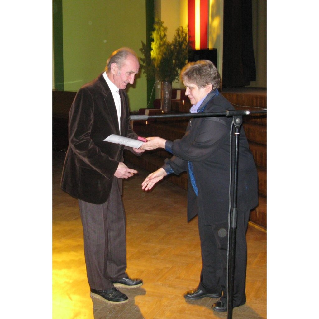 1991. gada barikāžu dalībnieka piemiņas zīme ir Latvijas valsts apbalvojums, kas izveidots, lai godinātu aktīvos Latvijas neatkarības aizstāvjus par 1991. gada janvārī un augustā parādīto drošsirdību, pašaizliedzību un iniciatīvu, par...
Autors: Sarmīte Ozola