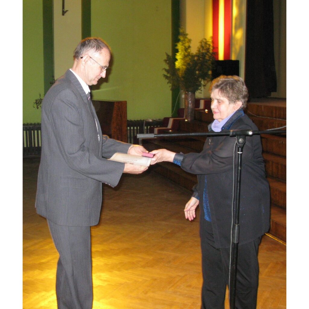 1991. gada barikāžu dalībnieka piemiņas zīme ir Latvijas valsts apbalvojums, kas izveidots, lai godinātu aktīvos Latvijas neatkarības aizstāvjus par 1991. gada janvārī un augustā parādīto drošsirdību, pašaizliedzību un iniciatīvu, par...
Autors: Sarmīte Ozola