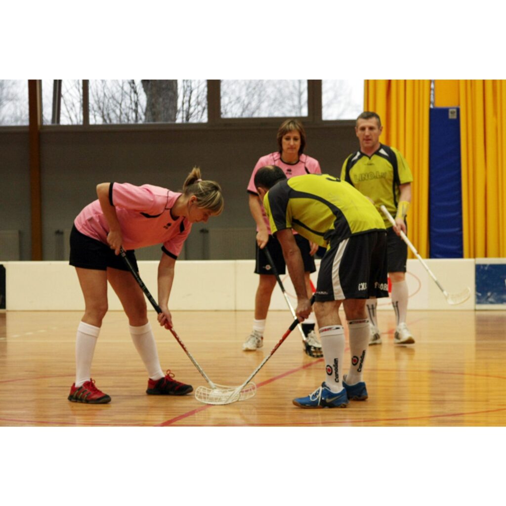 Florbola spēles Valkā nedēļas nogalē - piektdien, sestdien un svētdien. Spēlēja FK "Valka" U 18 grupa, veterāni, U 14 un U 12. Plašāka publikācija būs ceturtdienas, 12. novembra, laikrakstā "Ziemeļlatvija".
Autors: Aldis Dubļāns