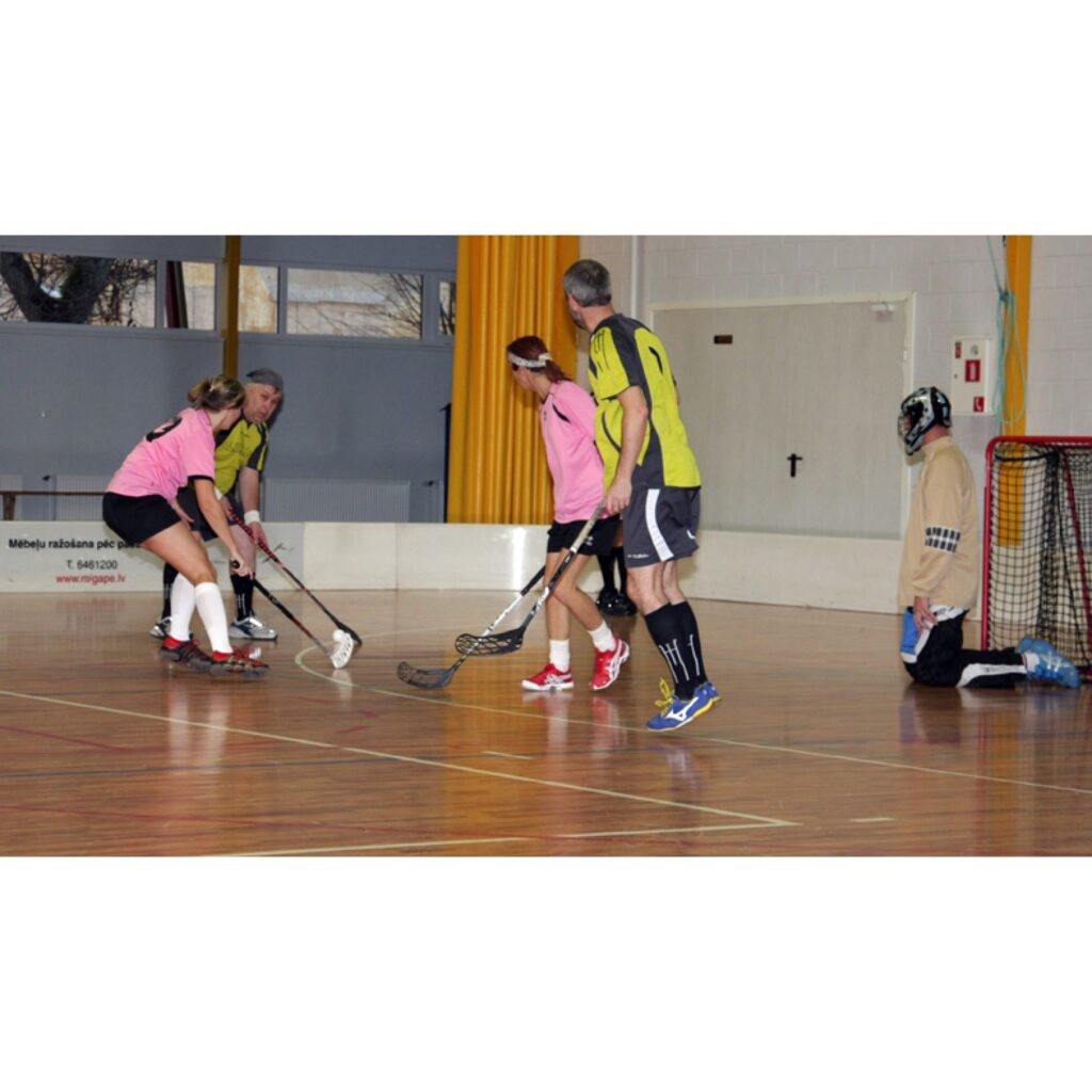 Florbola spēles Valkā nedēļas nogalē - piektdien, sestdien un svētdien. Spēlēja FK "Valka" U 18 grupa, veterāni, U 14 un U 12. Plašāka publikācija būs ceturtdienas, 12. novembra, laikrakstā "Ziemeļlatvija".
Autors: Aldis Dubļāns