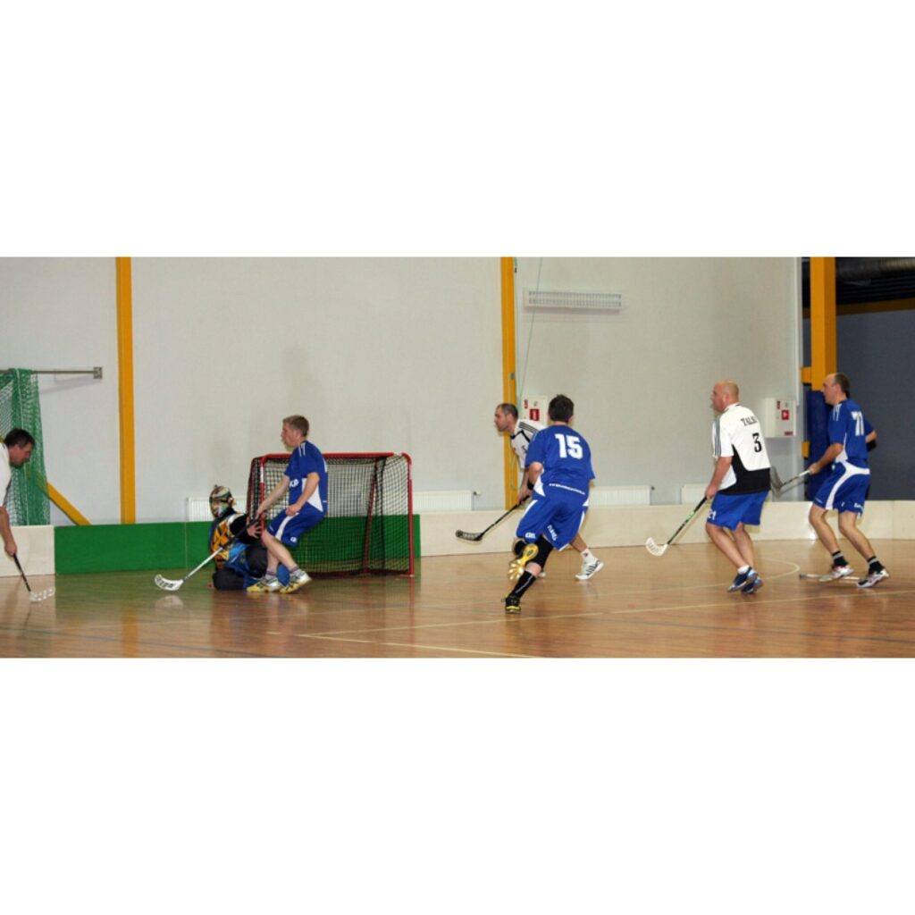 Florbola spēles Valkā nedēļas nogalē - piektdien, sestdien un svētdien. Spēlēja FK "Valka" U 18 grupa, veterāni, U 14 un U 12. Plašāka publikācija būs ceturtdienas, 12. novembra, laikrakstā "Ziemeļlatvija".
Autors: Aldis Dubļāns