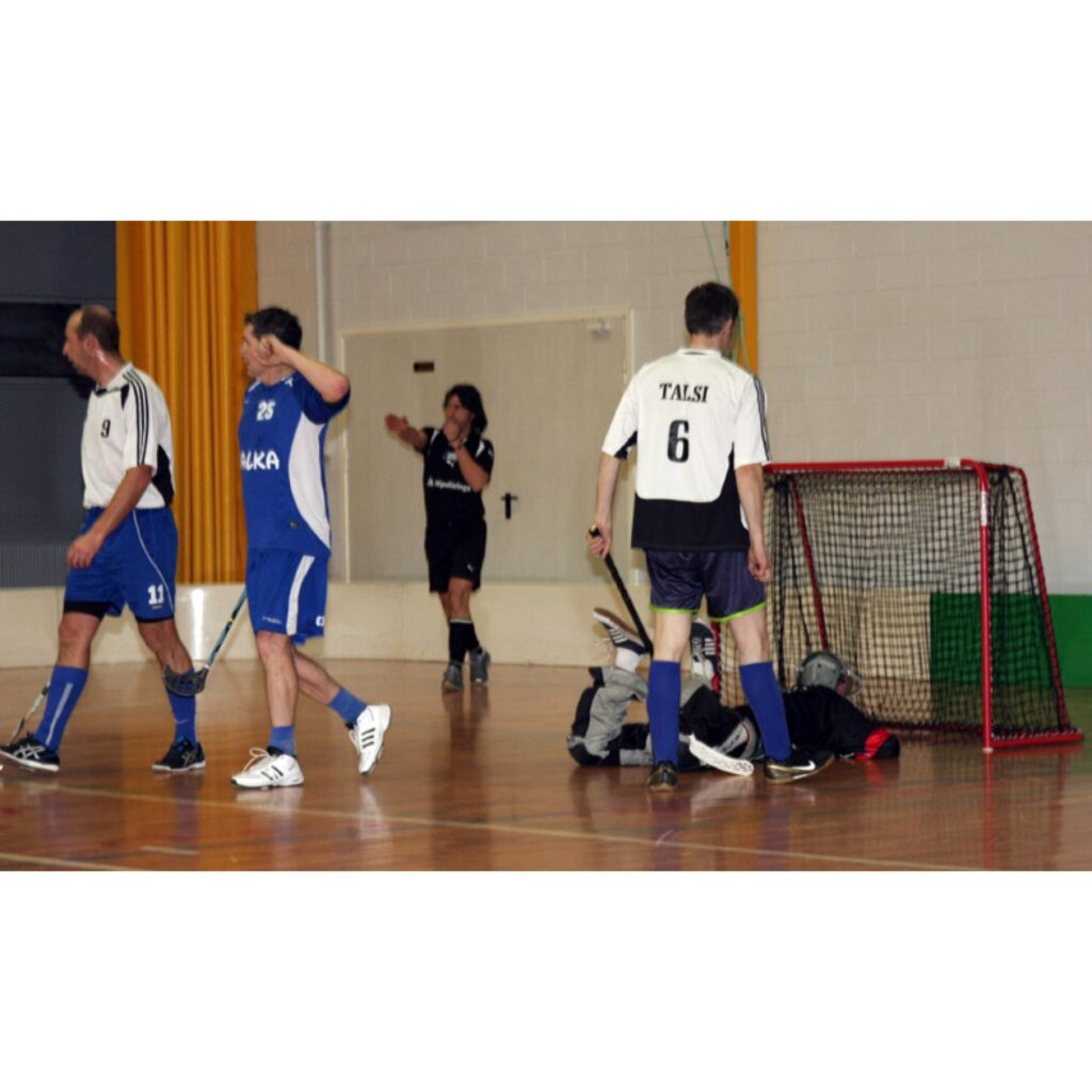 Florbola spēles Valkā nedēļas nogalē - piektdien, sestdien un svētdien. Spēlēja FK "Valka" U 18 grupa, veterāni, U 14 un U 12. Plašāka publikācija būs ceturtdienas, 12. novembra, laikrakstā "Ziemeļlatvija".
Autors: Aldis Dubļāns