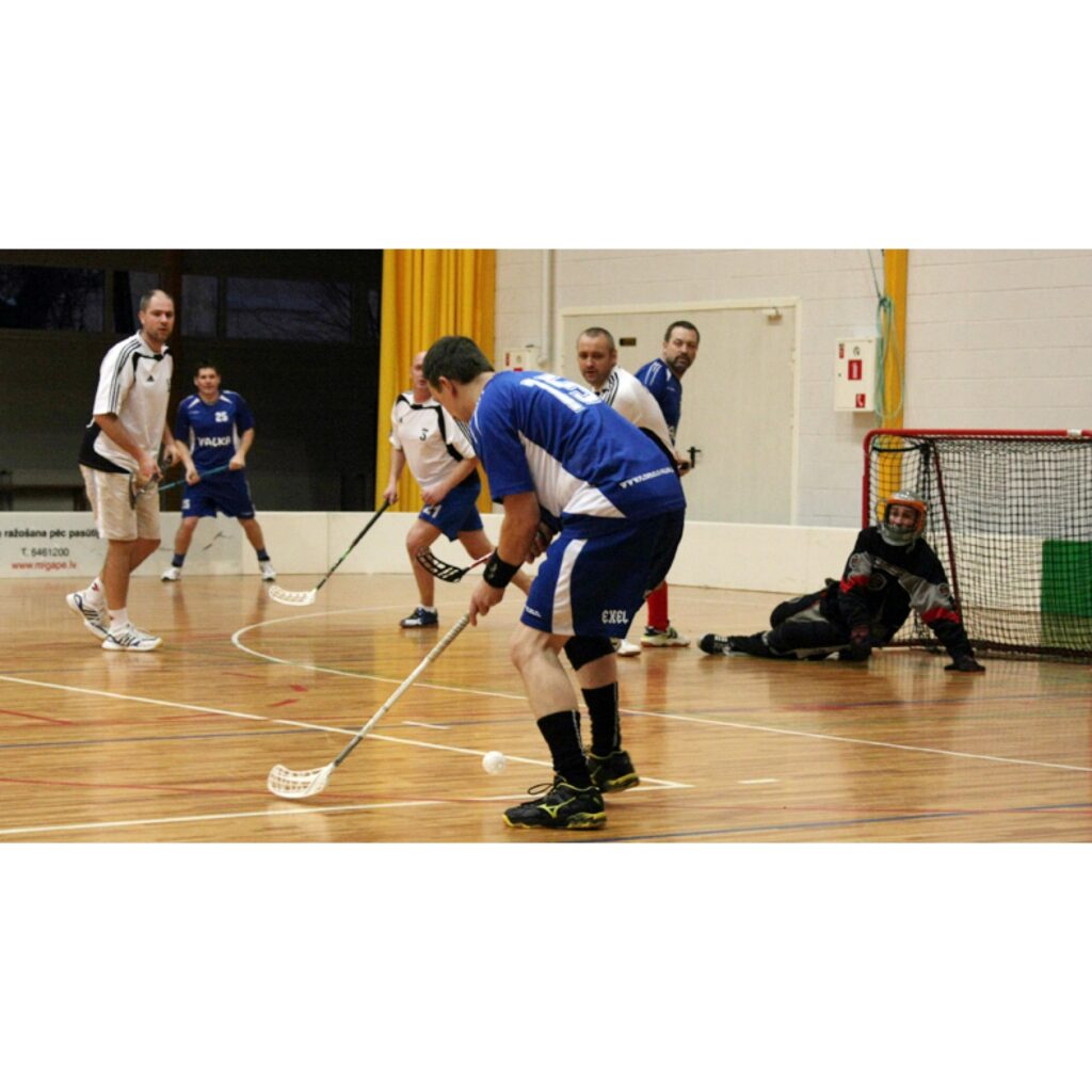 Florbola spēles Valkā nedēļas nogalē - piektdien, sestdien un svētdien. Spēlēja FK "Valka" U 18 grupa, veterāni, U 14 un U 12. Plašāka publikācija būs ceturtdienas, 12. novembra, laikrakstā "Ziemeļlatvija".
Autors: Aldis Dubļāns