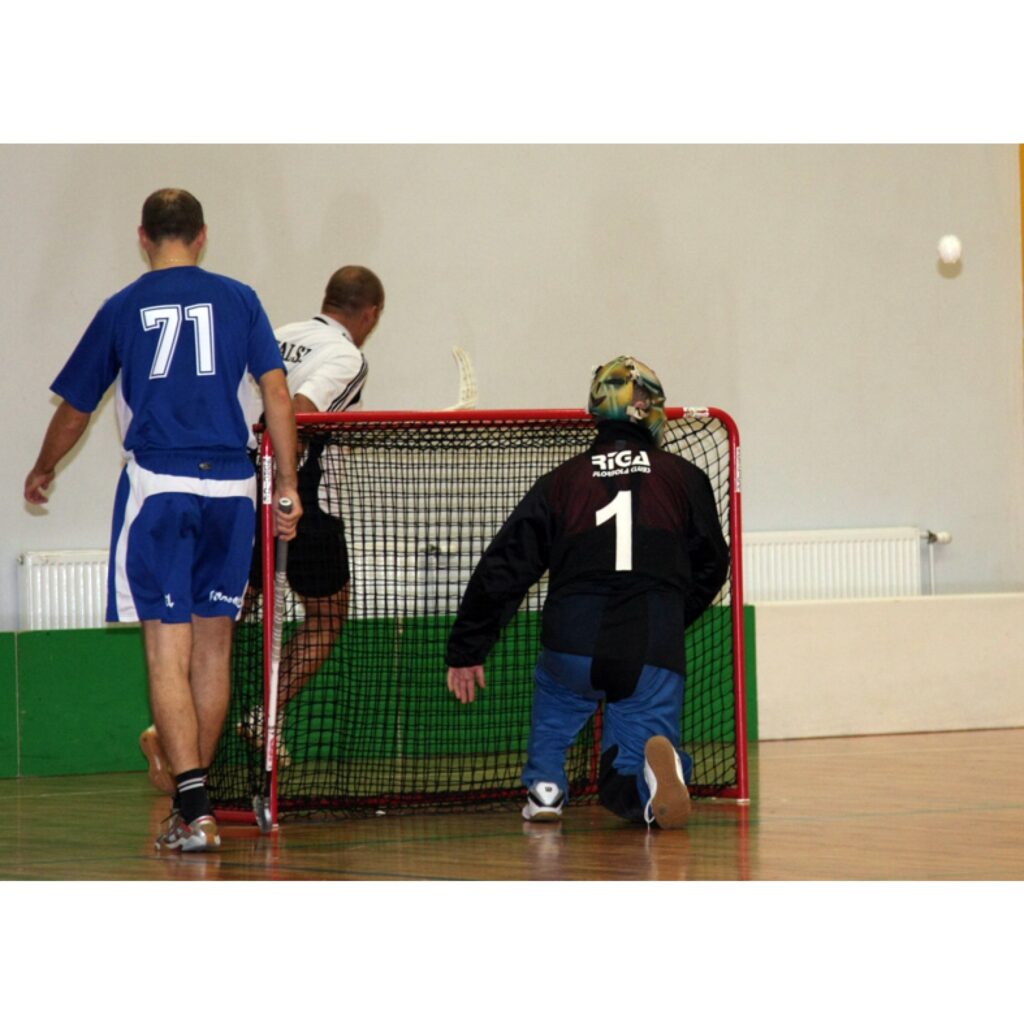 Florbola spēles Valkā nedēļas nogalē - piektdien, sestdien un svētdien. Spēlēja FK "Valka" U 18 grupa, veterāni, U 14 un U 12. Plašāka publikācija būs ceturtdienas, 12. novembra, laikrakstā "Ziemeļlatvija".
Autors: Aldis Dubļāns