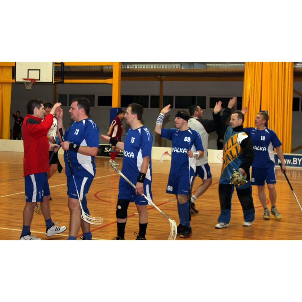 Florbola spēles Valkā nedēļas nogalē - piektdien, sestdien un svētdien. Spēlēja FK "Valka" U 18 grupa, veterāni, U 14 un U 12. Plašāka publikācija būs ceturtdienas, 12. novembra, laikrakstā "Ziemeļlatvija".
Autors: Aldis Dubļāns