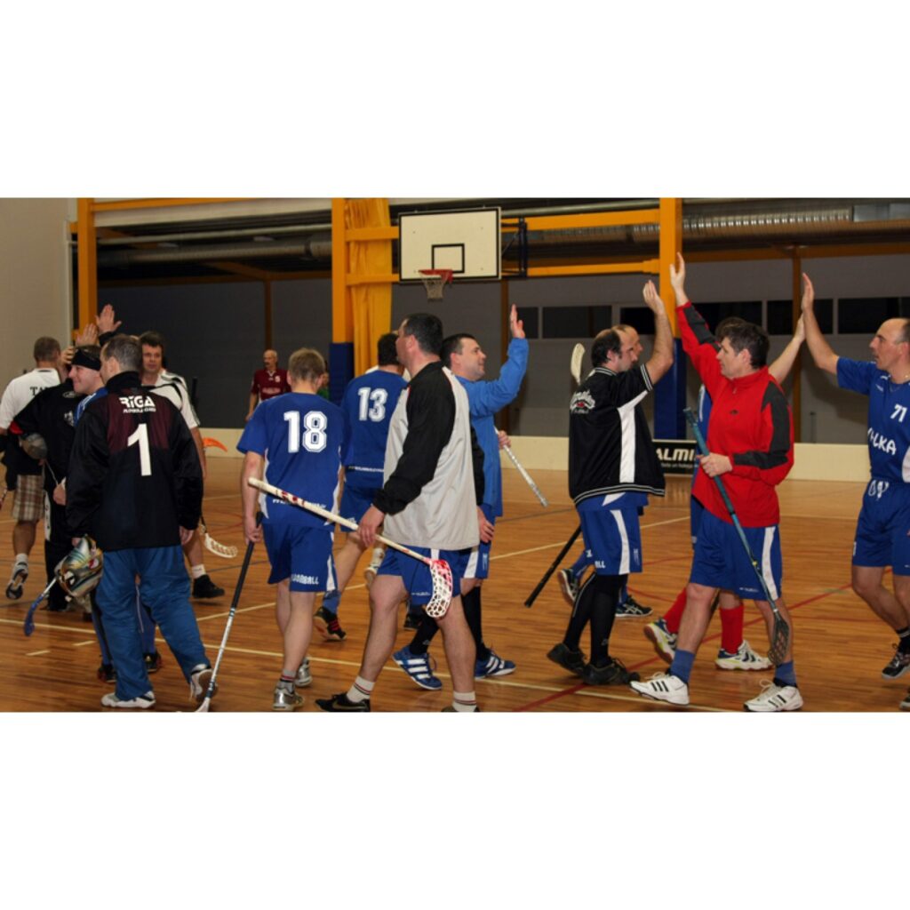 Florbola spēles Valkā nedēļas nogalē - piektdien, sestdien un svētdien. Spēlēja FK "Valka" U 18 grupa, veterāni, U 14 un U 12. Plašāka publikācija būs ceturtdienas, 12. novembra, laikrakstā "Ziemeļlatvija".
Autors: Aldis Dubļāns