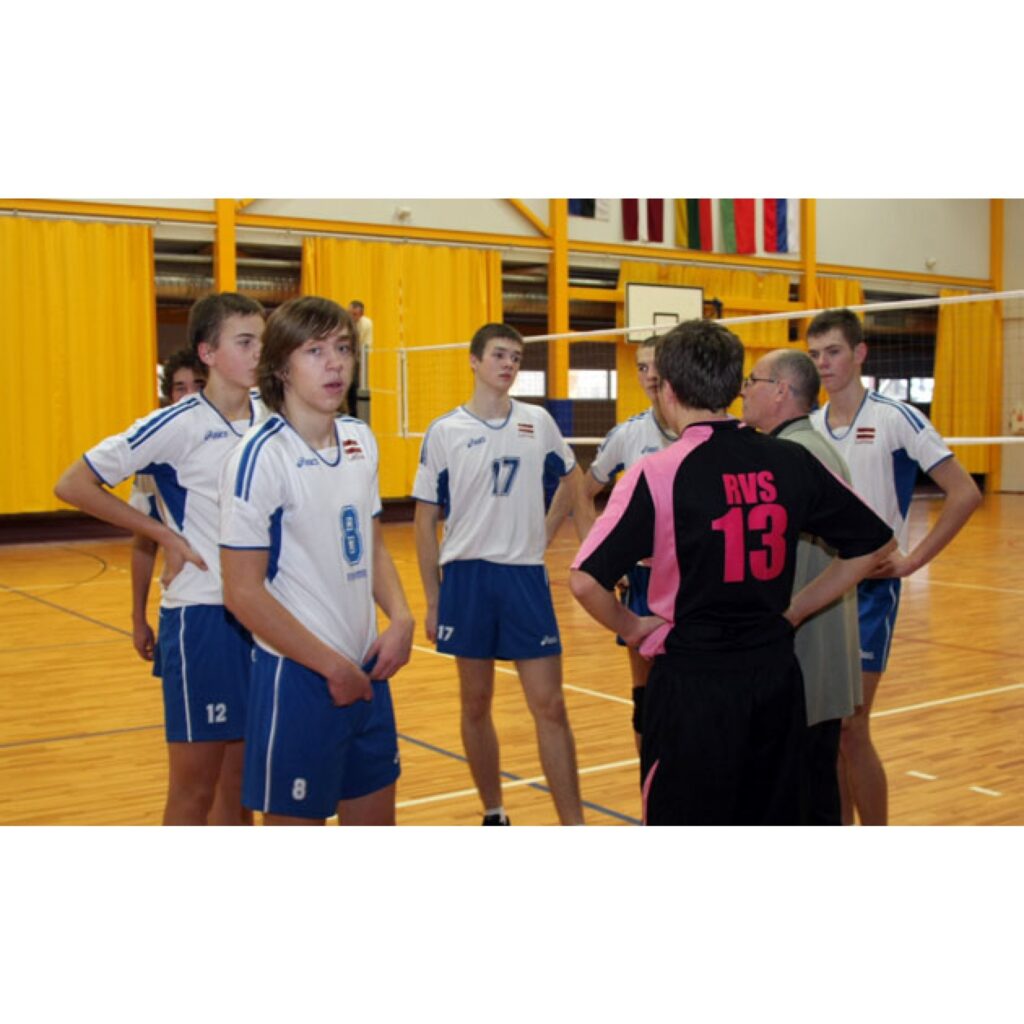 Pāveļa Seļivanova kausa izcīņas volejbolā spēle starp Latvijas izlasi un otru Latvijas komandu - Lāse/Juniors .  
Autors: Aldis Dubļāns