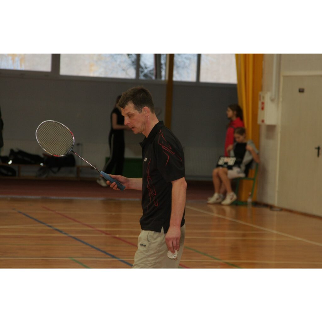 Latvijas Amatieru badmintona līgas čempionāta 4. kārta, kas notika Valkas ģimnāzijas sporta hallē. Tekstuālo informāciju par sacensībām lasiet laikrakstā "Ziemeļlatvija".
Autors: Aldis Dubļāns