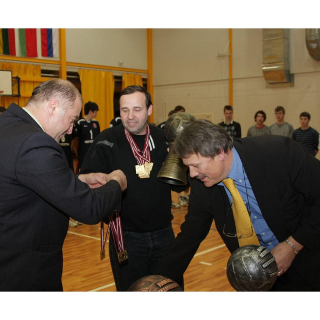  Pēc izšķirošās spēles starp Baltkrieviju un Krieviju, kurā uzvarēja baltkrievi, Latvijas U18 izlase palika 3. vietā.
Autors: Aldis Dubļāns