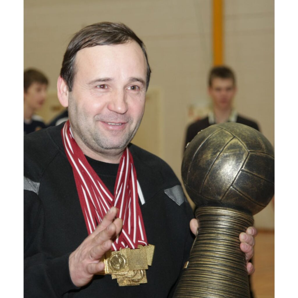  Pēc izšķirošās spēles starp Baltkrieviju un Krieviju, kurā uzvarēja baltkrievi, Latvijas U18 izlase palika 3. vietā.
Autors: Aldis Dubļāns