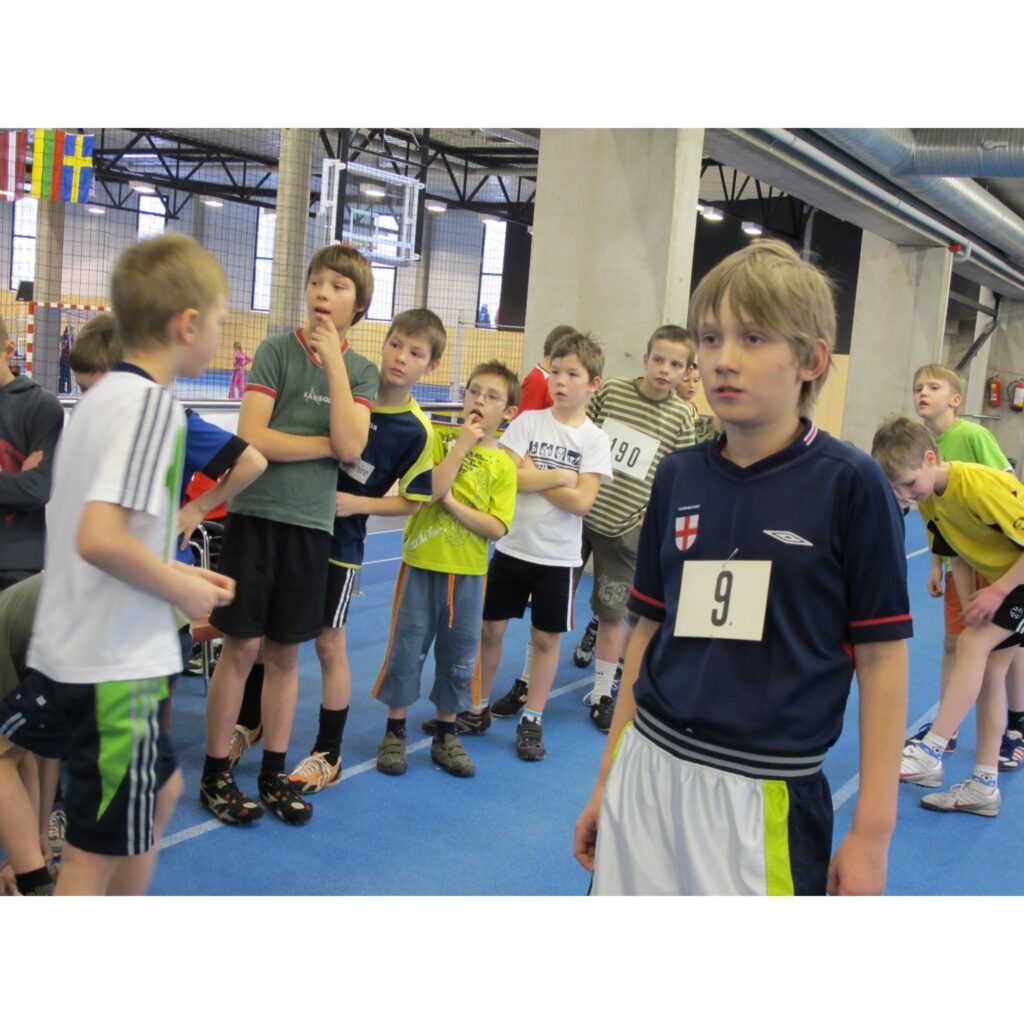 Pašlaik Valgas sporta hallē notiek vieglatlētikas divcīņas sacensības C un D vecuma grupas skolēniem. Tajās piedalās Valkas, Smiltenes, Rūjienas bērnu - jaunatnes sporta skolas un Apes vidusskolas audzēkņi, kā arī mājinieki - Valgas...
Autors: Aldis Dubļāns