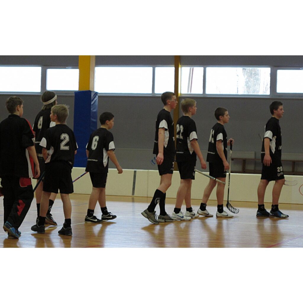 Latvijas čempionāts florbolā 2. līgas U-14 zēniem Valkā. Sezona beigusies, valcēniešiem - 3. vieta.
Autors: Aldis Dubļāns