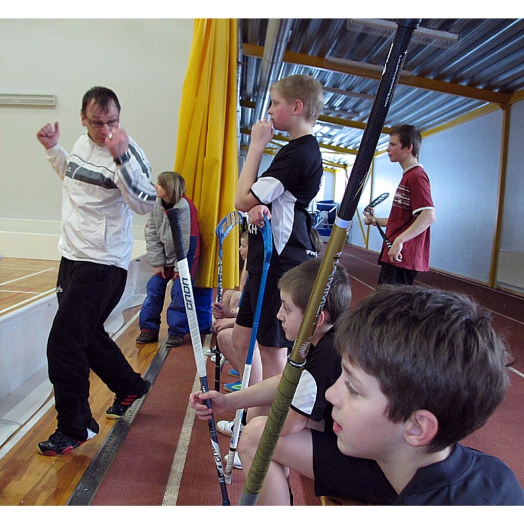 Latvijas čempionāts florbolā 2. līgas U-14 zēniem Valkā. Sezona beigusies, valcēniešiem - 3. vieta.
Autors: Aldis Dubļāns