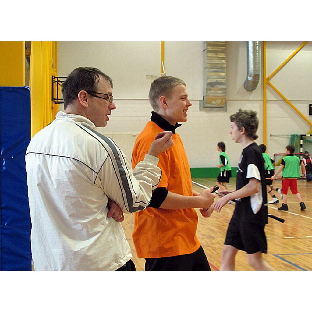 Latvijas čempionāts florbolā 2. līgas U-14 zēniem Valkā. Sezona beigusies, valcēniešiem - 3. vieta.
Autors: Aldis Dubļāns