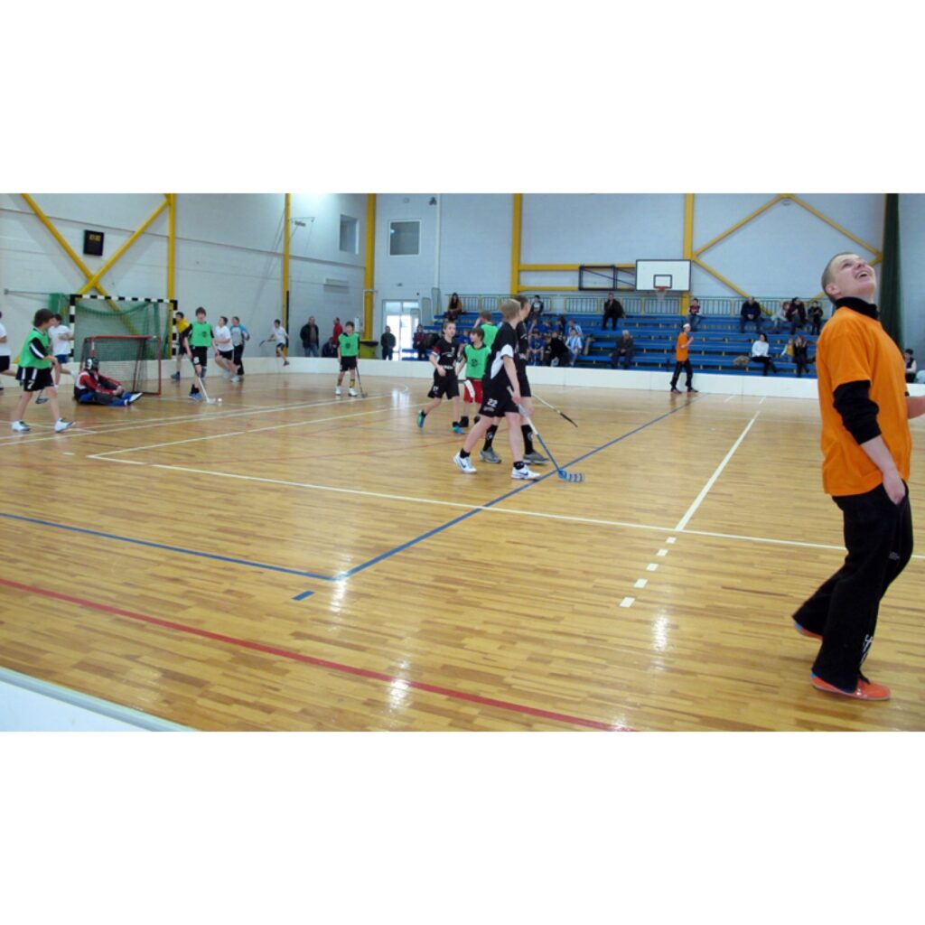 Latvijas čempionāts florbolā 2. līgas U-14 zēniem Valkā. Sezona beigusies, valcēniešiem - 3. vieta.
Autors: Aldis Dubļāns