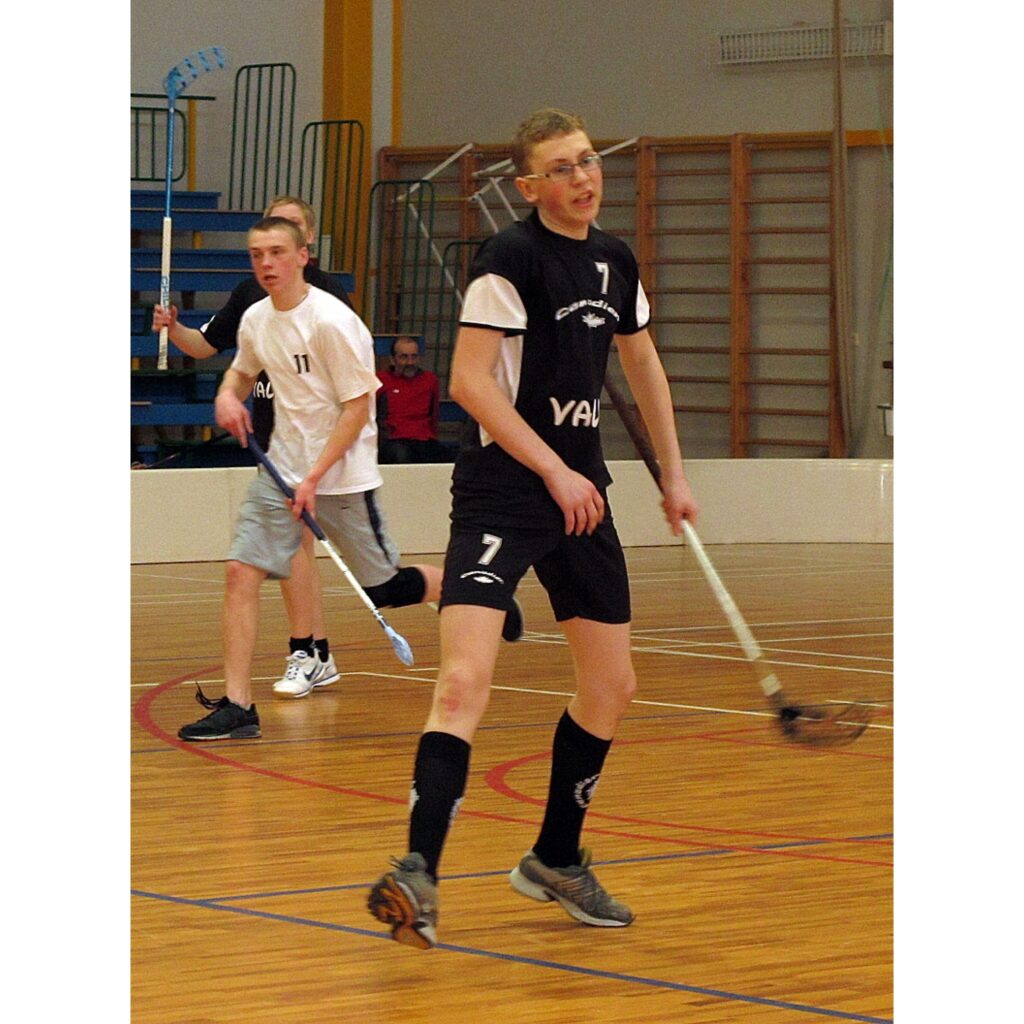 Latvijas čempionāts florbolā 2. līgas U-14 zēniem Valkā. Sezona beigusies, valcēniešiem - 3. vieta.
Autors: Aldis Dubļāns