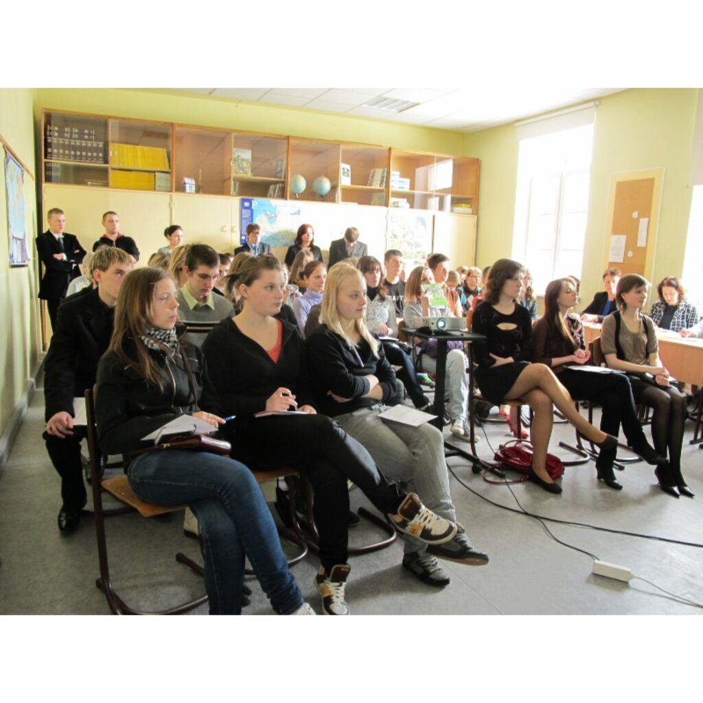 5. martā notika skolas zinātniski pētniecisko darbu konference, kur savus darbus aizstāvēja 11.klašu audzēkņi, bet klausītāji bija 10.klašu skolēni.
Autors: Aldis Dubļāns