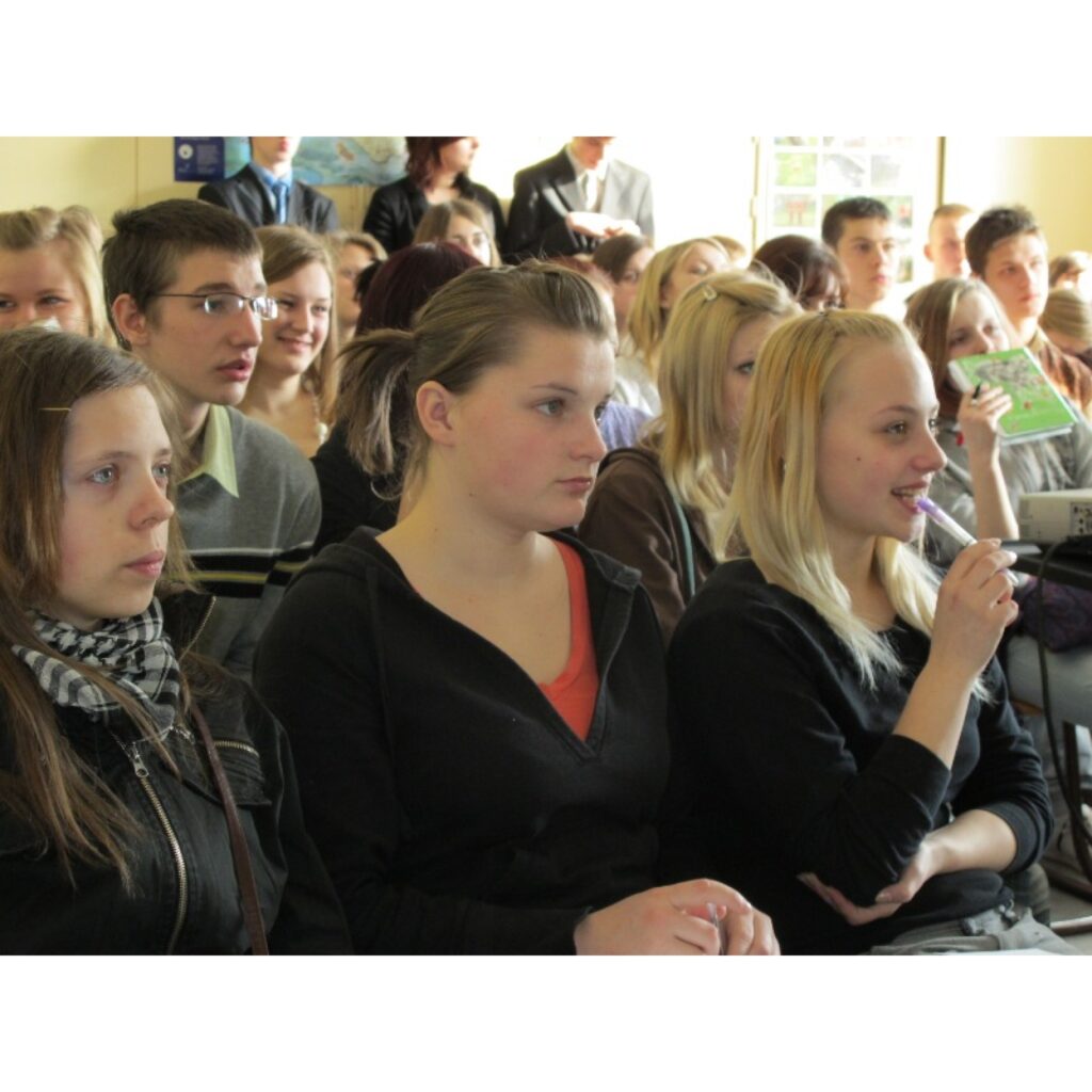 5. martā notika skolas zinātniski pētniecisko darbu konference, kur savus darbus aizstāvēja 11.klašu audzēkņi, bet klausītāji bija 10.klašu skolēni.
Autors: Aldis Dubļāns