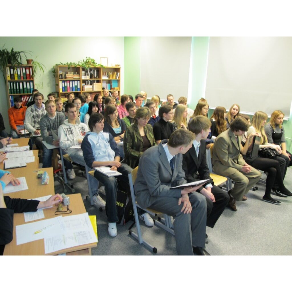 5. martā notika skolas zinātniski pētniecisko darbu konference, kur savus darbus aizstāvēja 11.klašu audzēkņi, bet klausītāji bija 10.klašu skolēni.
Autors: Aldis Dubļāns