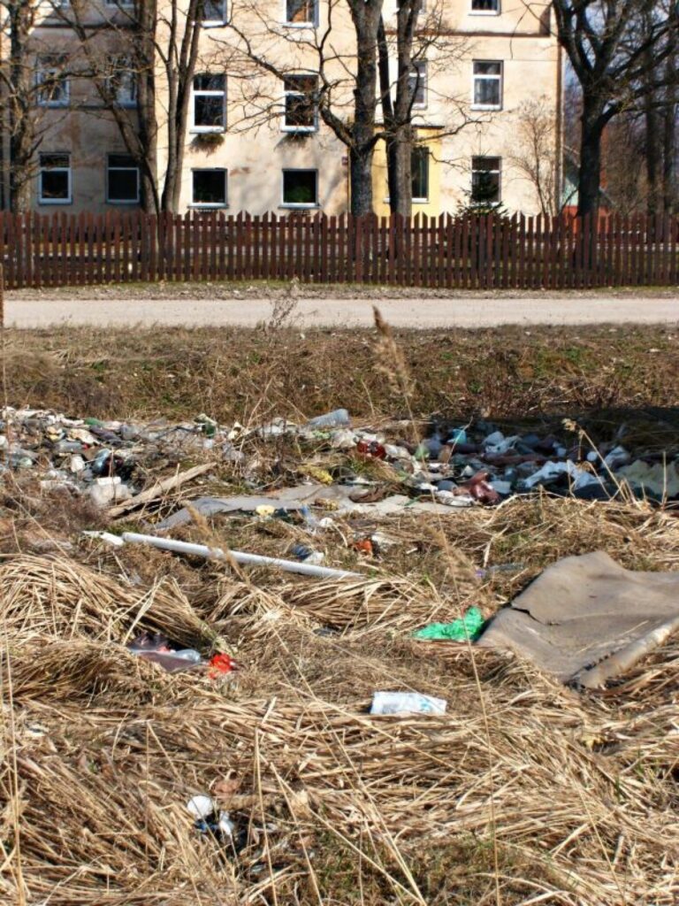Valkā: aiz gaisa tilta pa kreisi aiz garāžām
Autors: Lietotāja foto