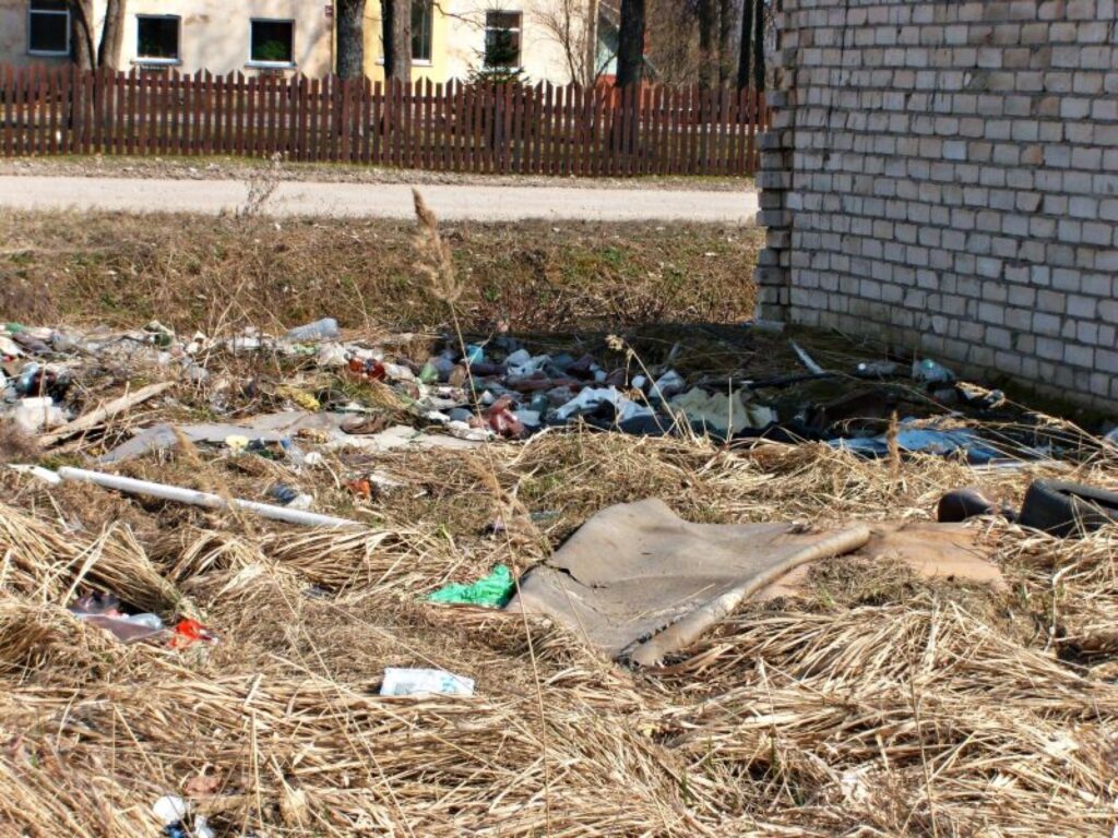Valkā: aiz gaisa tilta pa kreisi aiz garāžām
Autors: Lietotāja foto