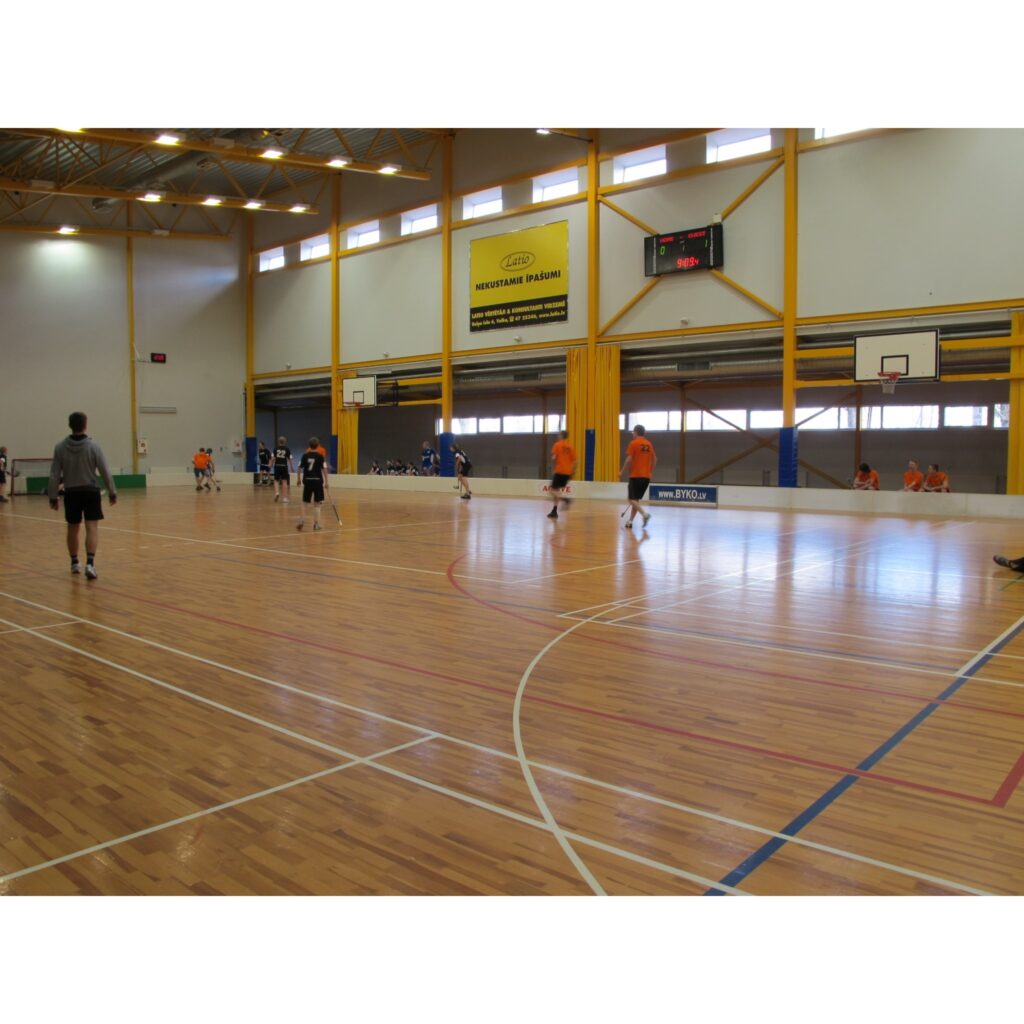 Turpinās Valkas novada čempionāts florbolā. Sestdien "Torpēdas" ar milzu grūtībām pēcspēles soda metienos apspēlēja pusaudžus - FK "Valka" U-14.
Autors: Aldis Dubļāns