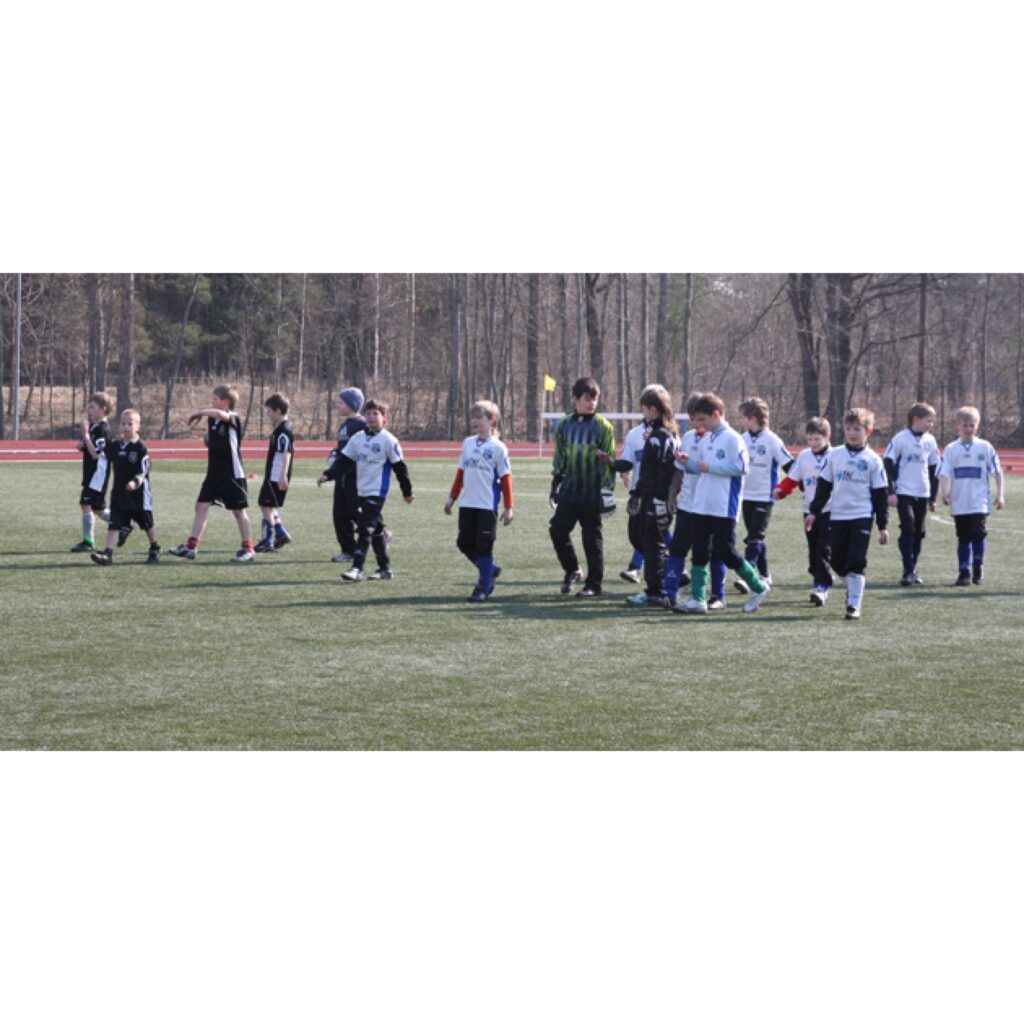 Sestdien un svētdien Valkas pilsētas stadionā notika tradicionālais Valkas novada BJSS rīkotais futbola turnīrs “Pavasaris 2010” U-13 un U-10 vecuma grupās.
Autors: Aldis Dubļāns