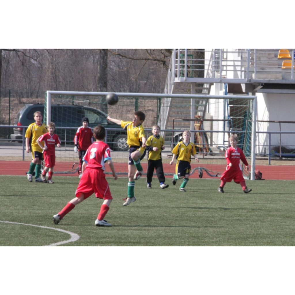 Sestdien un svētdien Valkas pilsētas stadionā notika tradicionālais Valkas novada BJSS rīkotais futbola turnīrs “Pavasaris 2010” U-13 un U-10 vecuma grupās.
Autors: Aldis Dubļāns