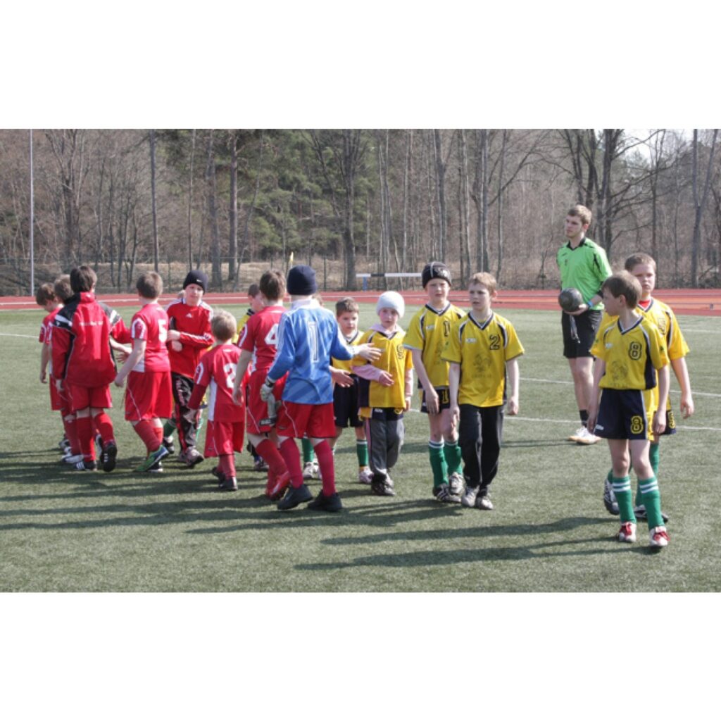 Sestdien un svētdien Valkas pilsētas stadionā notika tradicionālais Valkas novada BJSS rīkotais futbola turnīrs “Pavasaris 2010” U-13 un U-10 vecuma grupās.
Autors: Aldis Dubļāns