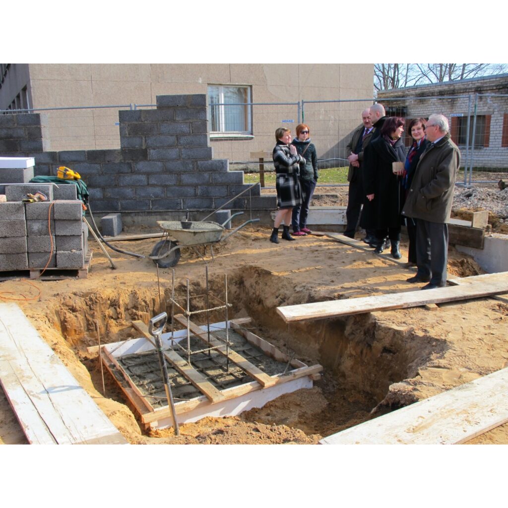 Valkā atraktīvā gaisotnē, piedaloties Minnai un Amālijai, notika Valkas mākslas skolas pamatakmens ielikšana ar vēstījumu nākamajām paaudzēm. Pasākumā piedalījās ne vien novada domes pārstāvji, bet arī mākslas skolas saime – pedagogi un...
Autors: Inga Karpova