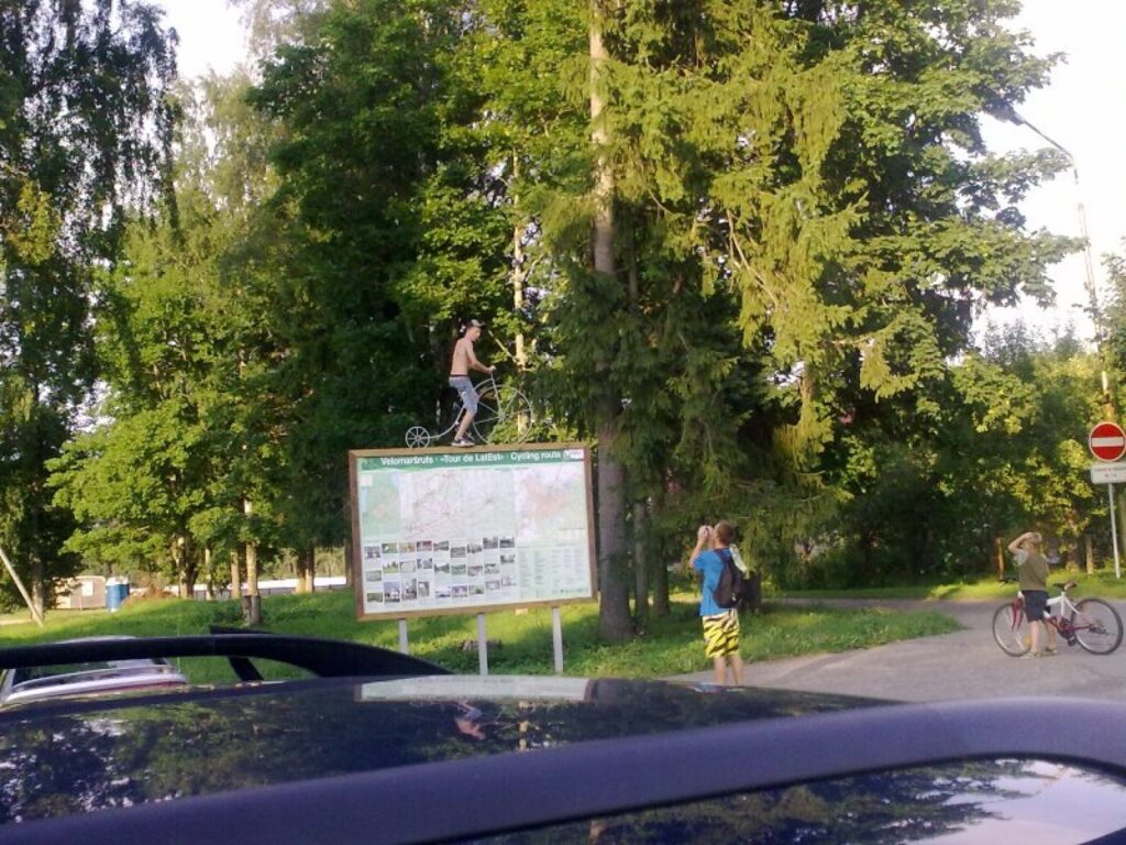 Jaunieši Smiltenē atraduši sev jaunu un ekstrēmu fotografēšanās vietu. 
Autors: No personīgā arhīva