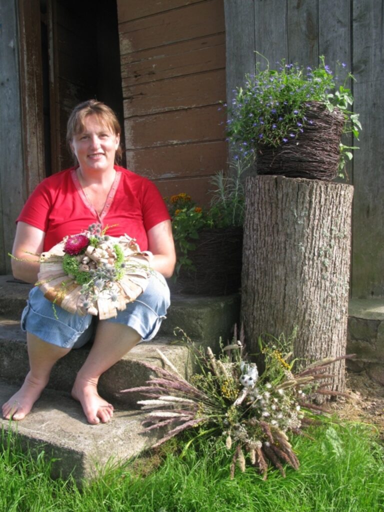 Dzintras Sābules sirdslieta ir dažādu floristikas darbu veidošana.
Autors: Baiba Šķērīte