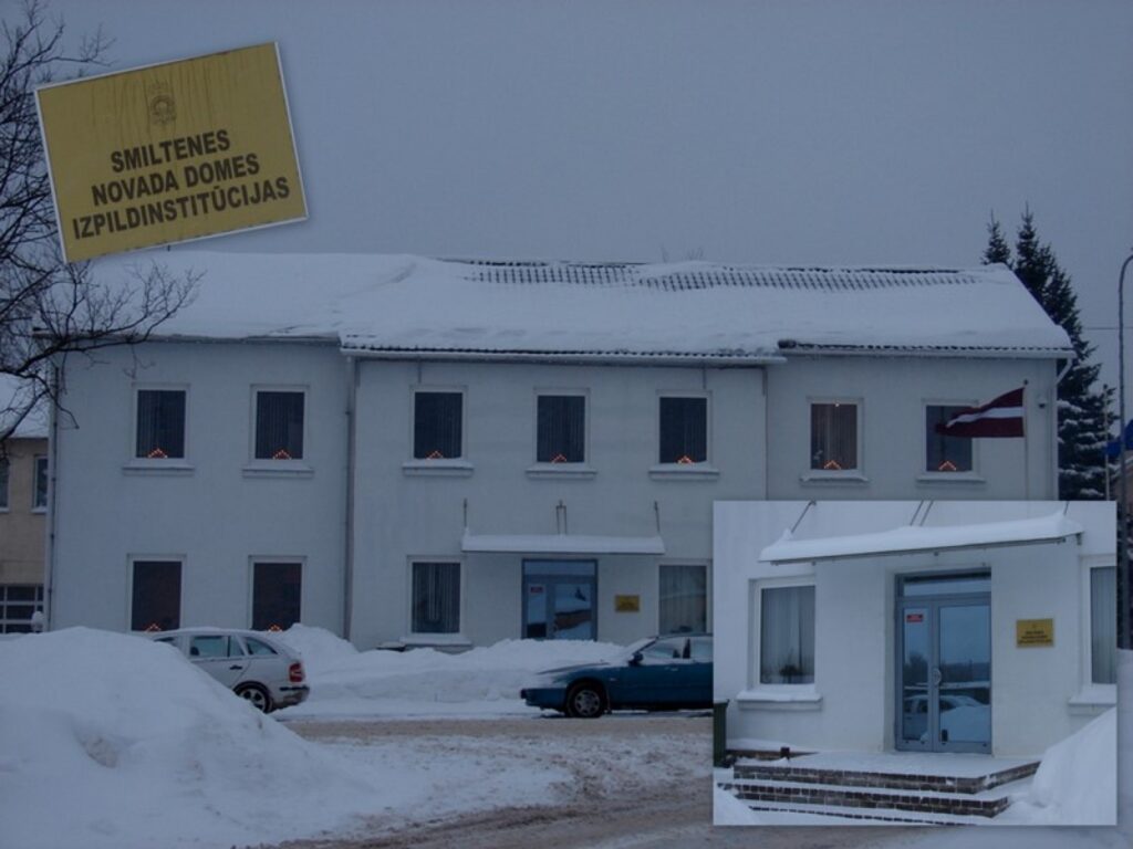 Var teikt, ka salīdzinoši tīr ārēji izskatās Smiltenes novada domes ēka Pils ielā.
Autors: Santa Sinka