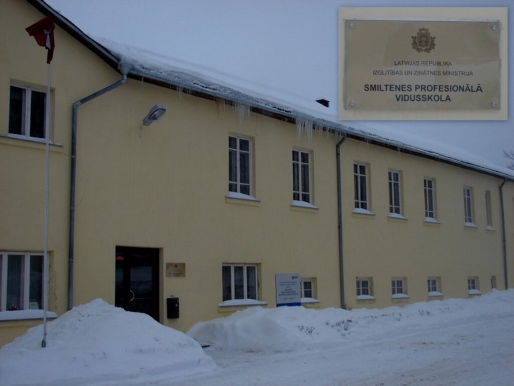 Smiltenes Profesionālās vidusskolas jumts izskatās netīrīts, taču „Ziemeļlatvijas” rīcībā ir informācija, ka skolas vadība jau iepriekšējās dienās domājusi, kā būtu drošāk atbrīvot jumtu no sniega.
Autors: Santa Sinka