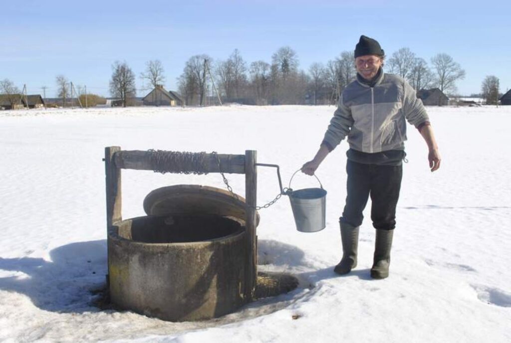 Turpat Biksejā dzīvo Ādolfs. Lai kā arī klātos, ik mirkli viņš smaida un izstaro pozitīvu enerģiju.
Autors: Santa Sinka