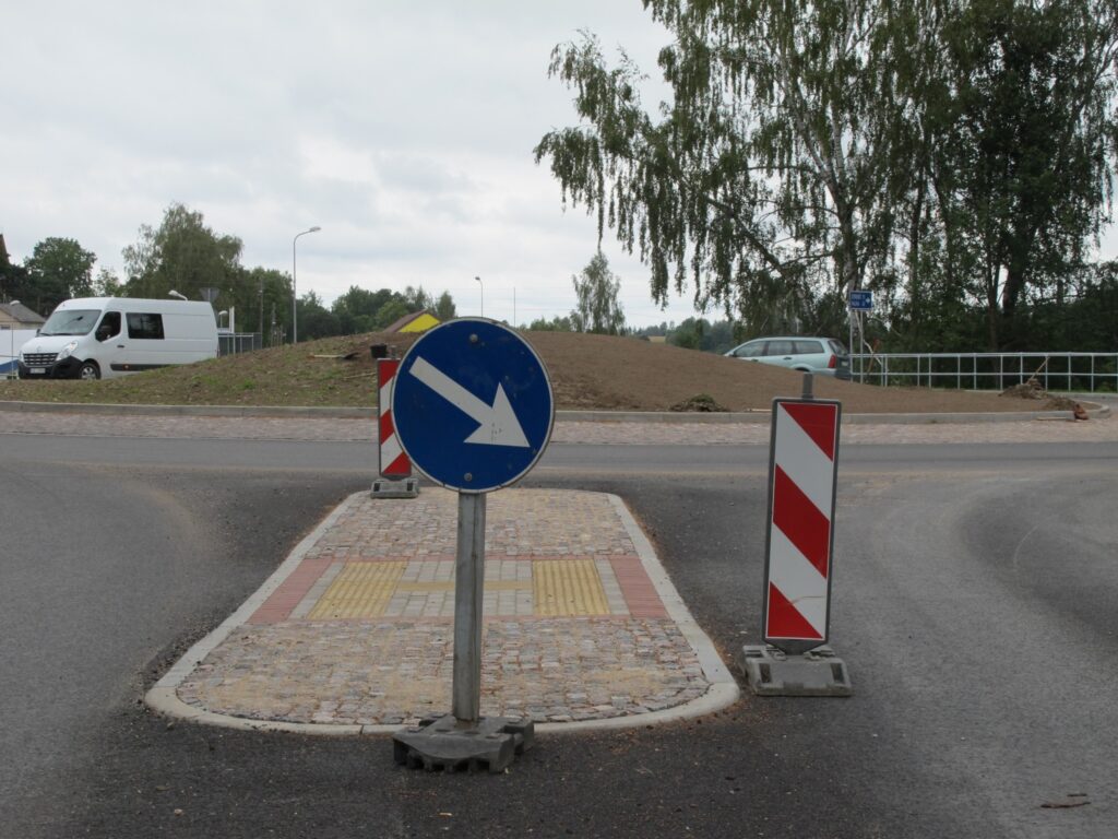 “Ziemeļlatvija” uzklausījusi priekšlikumu likvidēt uzbērumu jaunajā rotācijas aplī Smiltenē, jo tas traucē pārredzēt krustojumu. 
Autors: Sandra Pētersone
